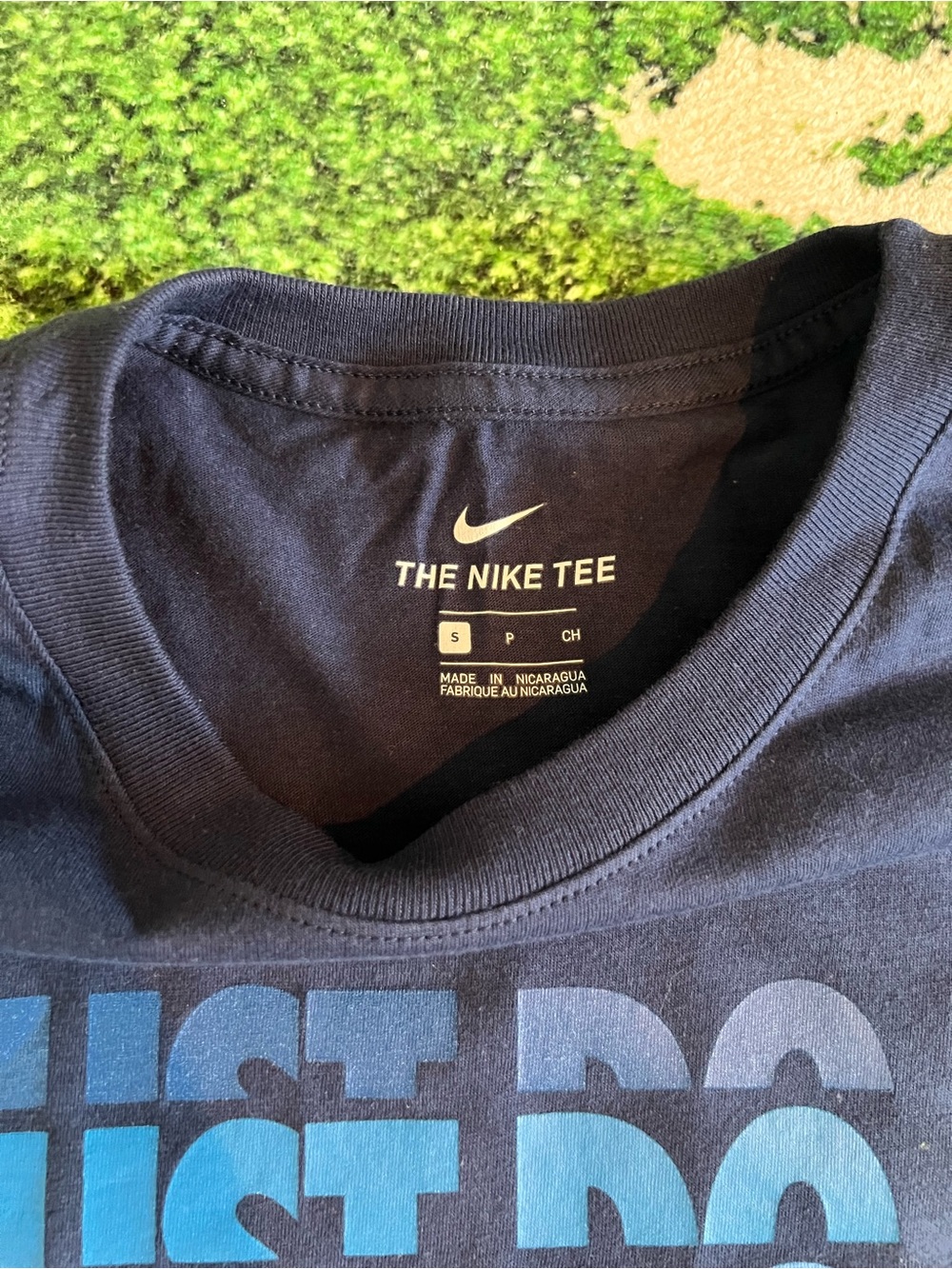 Nike Men’s Navy Blue 'Just Do It' Graphic Tee Size Small - Picture 4 of 4